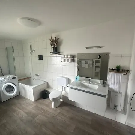 Modern, Centrally Located House For Up To 6 People 에슈바일러