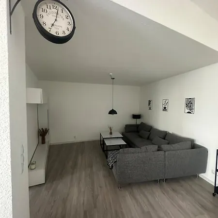 Modern, Centrally Located House For Up To 6 People 아파트 *