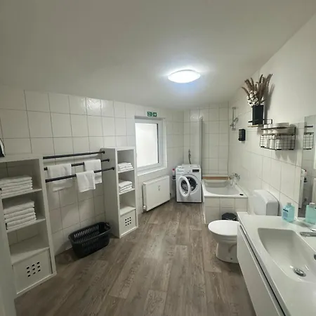 아파트 Modern, Centrally Located House For Up To 6 People *