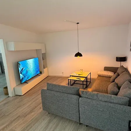 Modern, Centrally Located House For Up To 6 People *