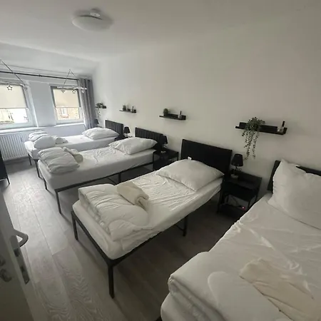 Modern, Centrally Located House For Up To 6 People ايشويلر