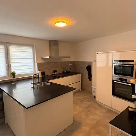 Modern, Centrally Located House For Up To 6 People *
