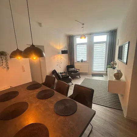 Modern, Centrally Located House For Up To 6 People 에슈바일러