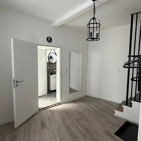 Modern, Centrally Located House For Up To 6 People * 에슈바일러