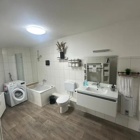 Modern, Centrally Located House For Up To 6 People *