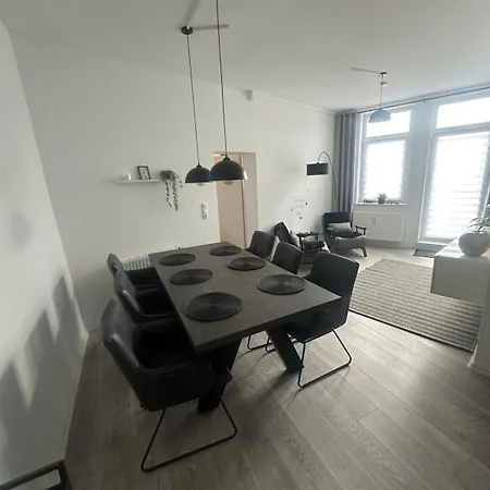 Modern, Centrally Located House For Up To 6 People * 에슈바일러