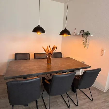 아파트 Modern, Centrally Located House For Up To 6 People