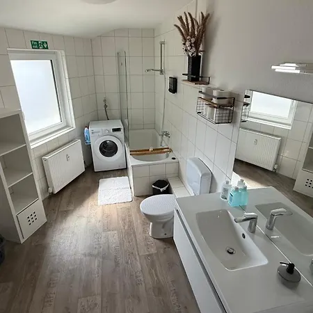 Modern, Centrally Located House For Up To 6 People *